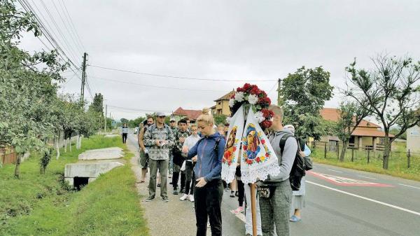 150-de-kilometri-pe-jos-facuti-cu-credinta01_56460