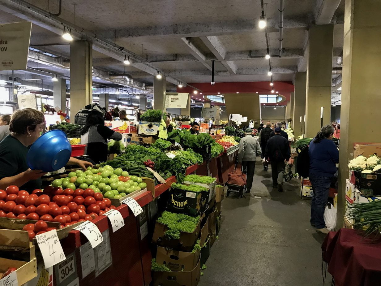 Legume cumpărate cu dolari falşi în piaţa din Simleu Silvaniei