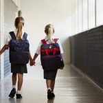 Elevii intră în vacanța de Paște 2026: Când se reiau cursurile și ce zile libere au românii în luna aprilie