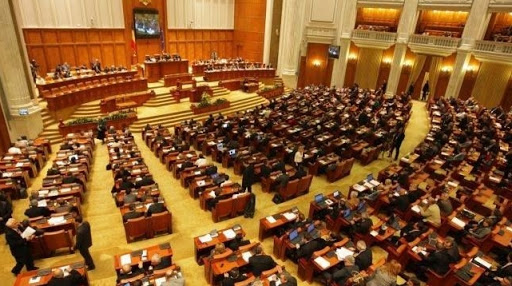 Senatorii au tăcut, proiectul a trecut: Adeverințe gratuite sau cu reducere pentru recalcularea pensiilor