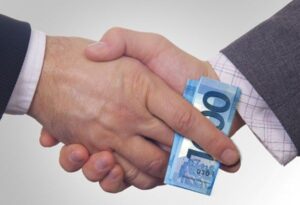 gen6-bribe-money-hand_2018-04-30_22-47-11