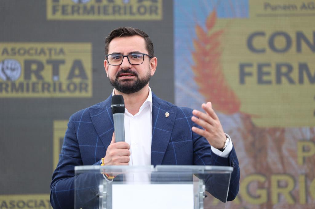 Ministrul Agriculturii, Adrian Chesnoiu, a demisionat din Guvern. DNA îl acuză de corupție