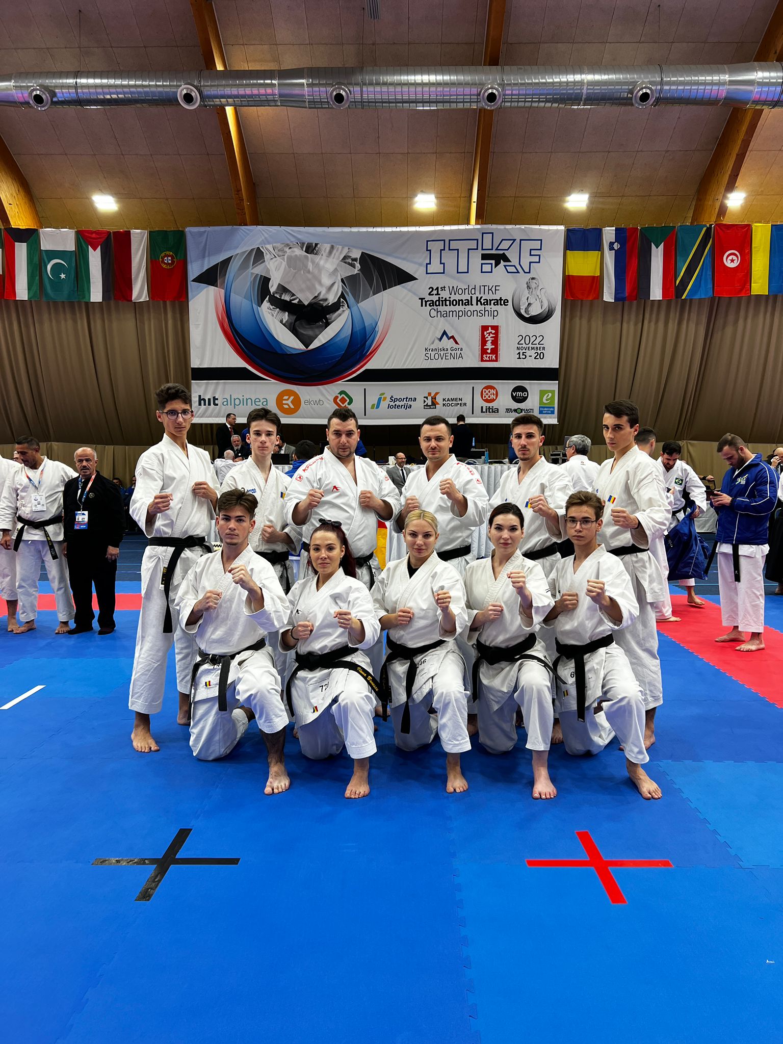 Steagul României, urcat pe podiumul mondial la Karate Tradițional. ”Vinovații” – sportivii de la TerraKid Zalău