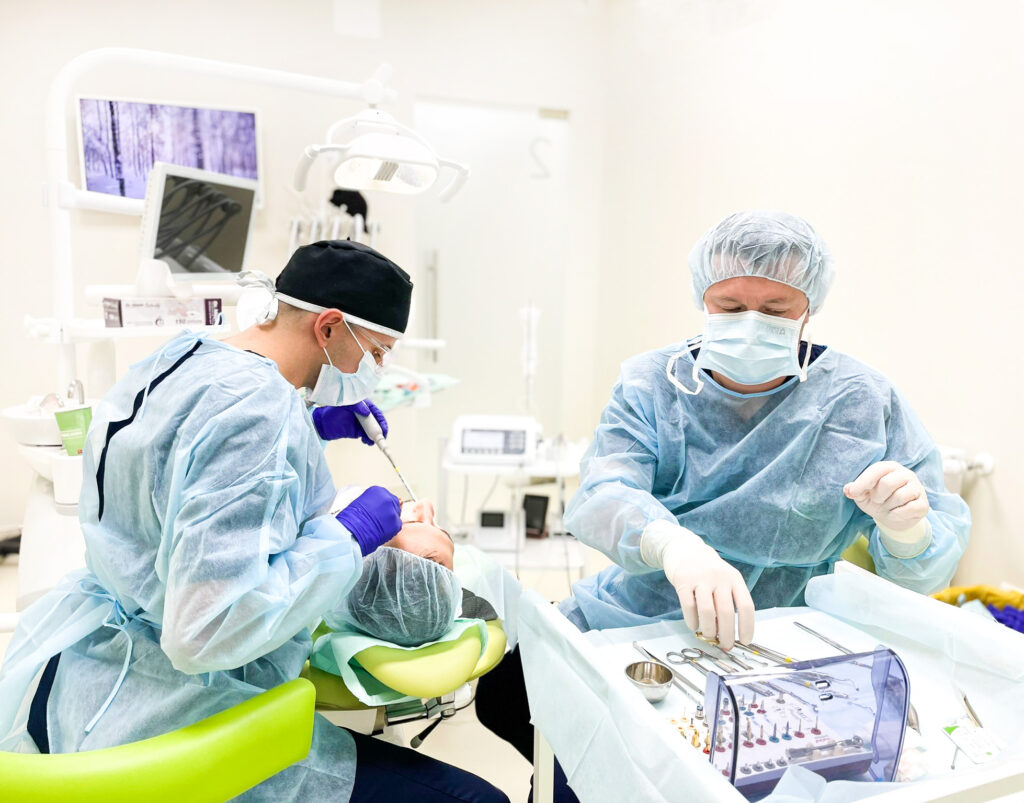 Centrul de Implantologie Transilvania Stomatologie și implanturi dentare