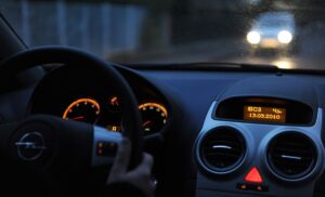 Cod-rutier-2020.-De-ce-vor-fi-obligați-șoferii-să-folosească-luminile-de-întâlnire-în-timpul-zilei-și-pe-drumurile-naționale-3