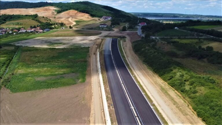 Autostrada care leagă Sălajul de Bihor nu va fi dată prea curând în folosință