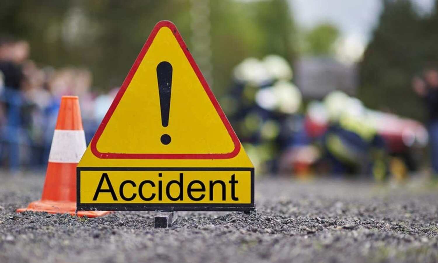 Accident între un excavator și o autoutilitară