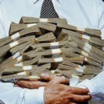 Românii își mută economiile din bancă în titluri de stat