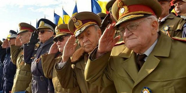 Pensionarii militari ies în stradă