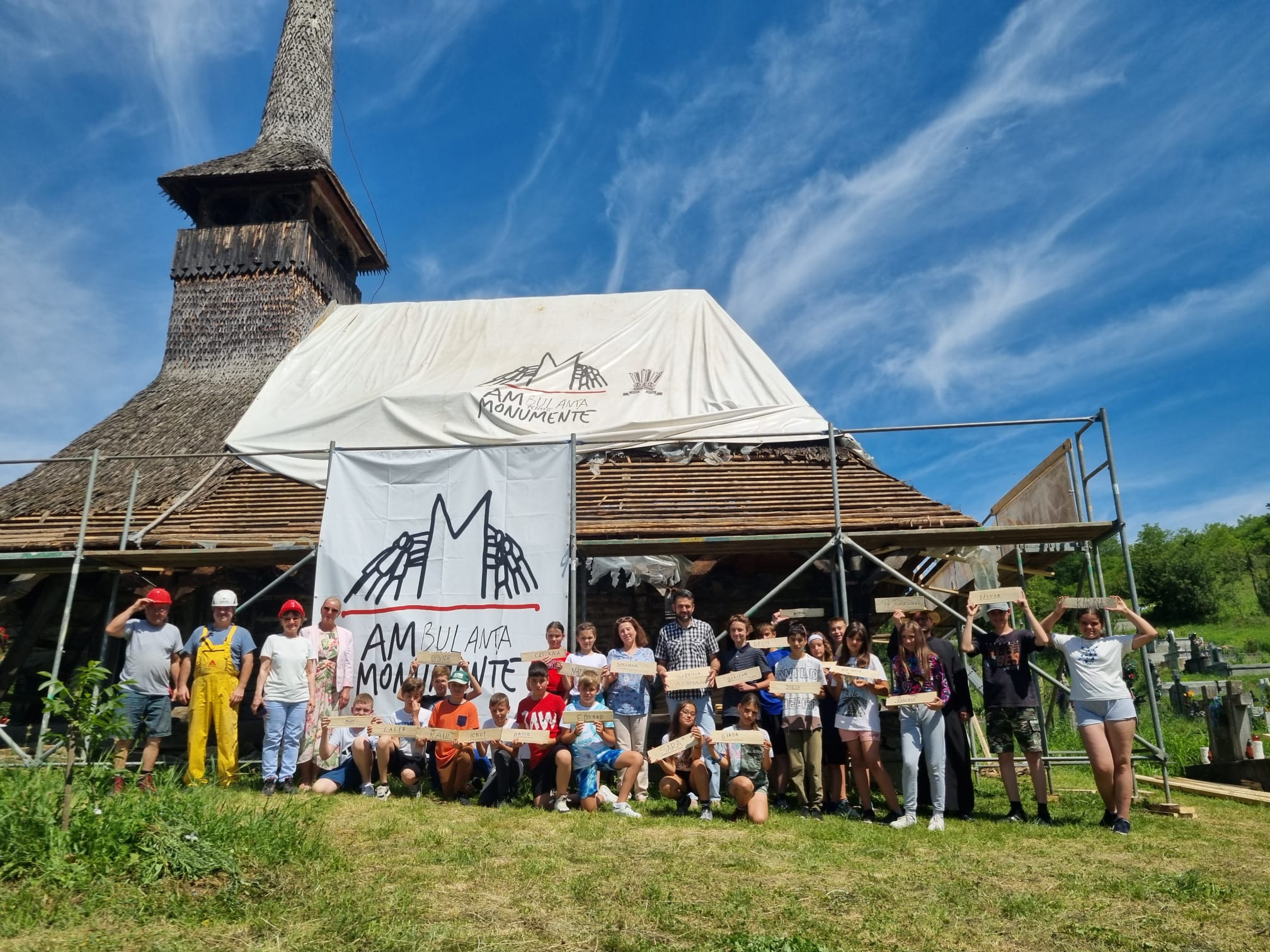 Ambulanța pentru Monumente salvează Biserica de lemn din Creaca