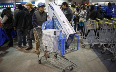 Black Friday: Reduceri mari și păcăleli multe