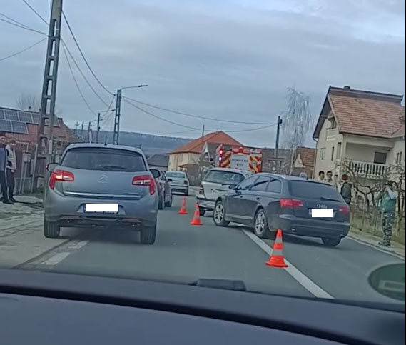 VIDEO! Accident Popeni (3 mașini implicate). Circulați cu atenție!