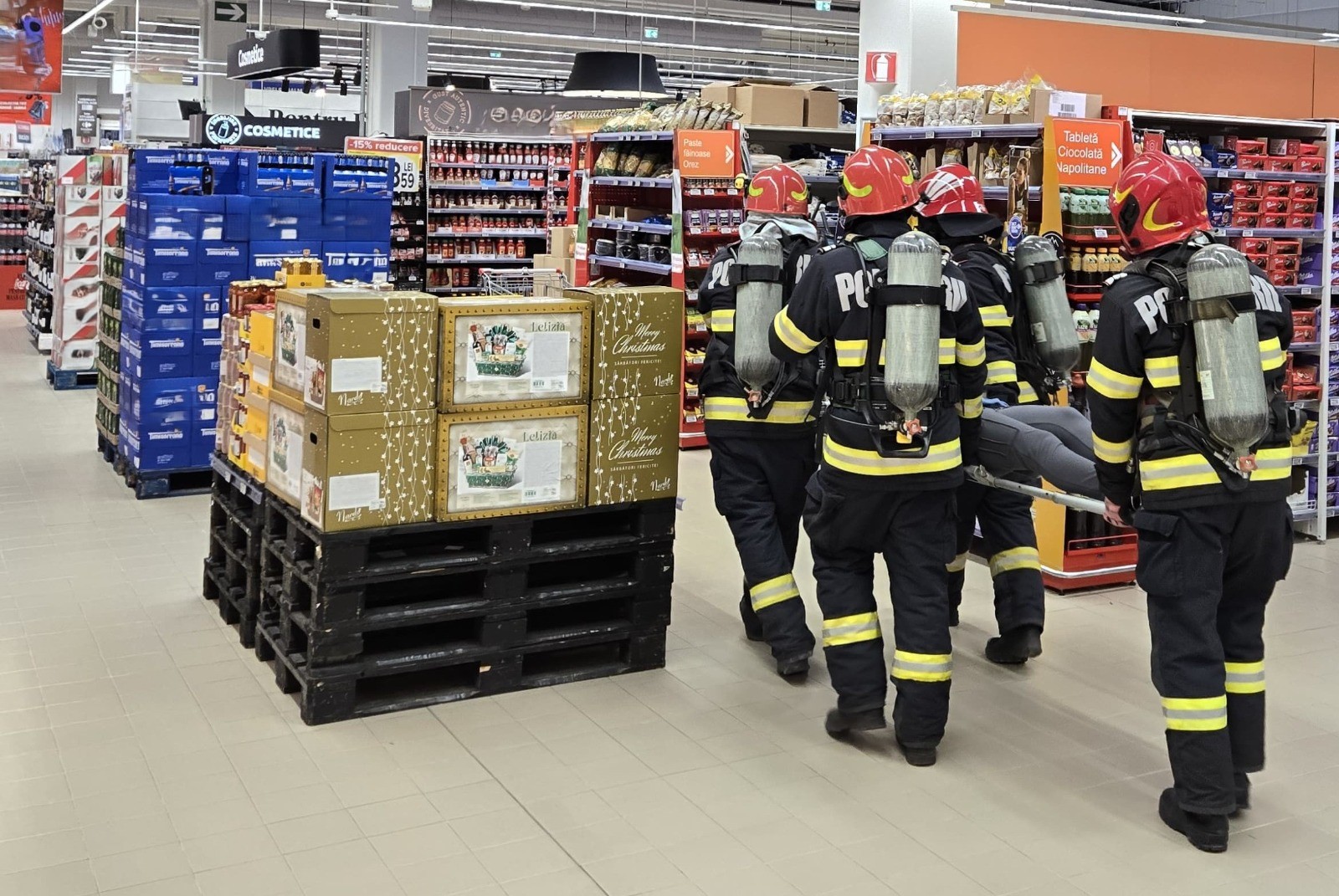 Incendiu la Value Centre. Pompierii au intervenit cu 5 autospeciale; două persoane surprinse în interior (Exercițiu ISU)