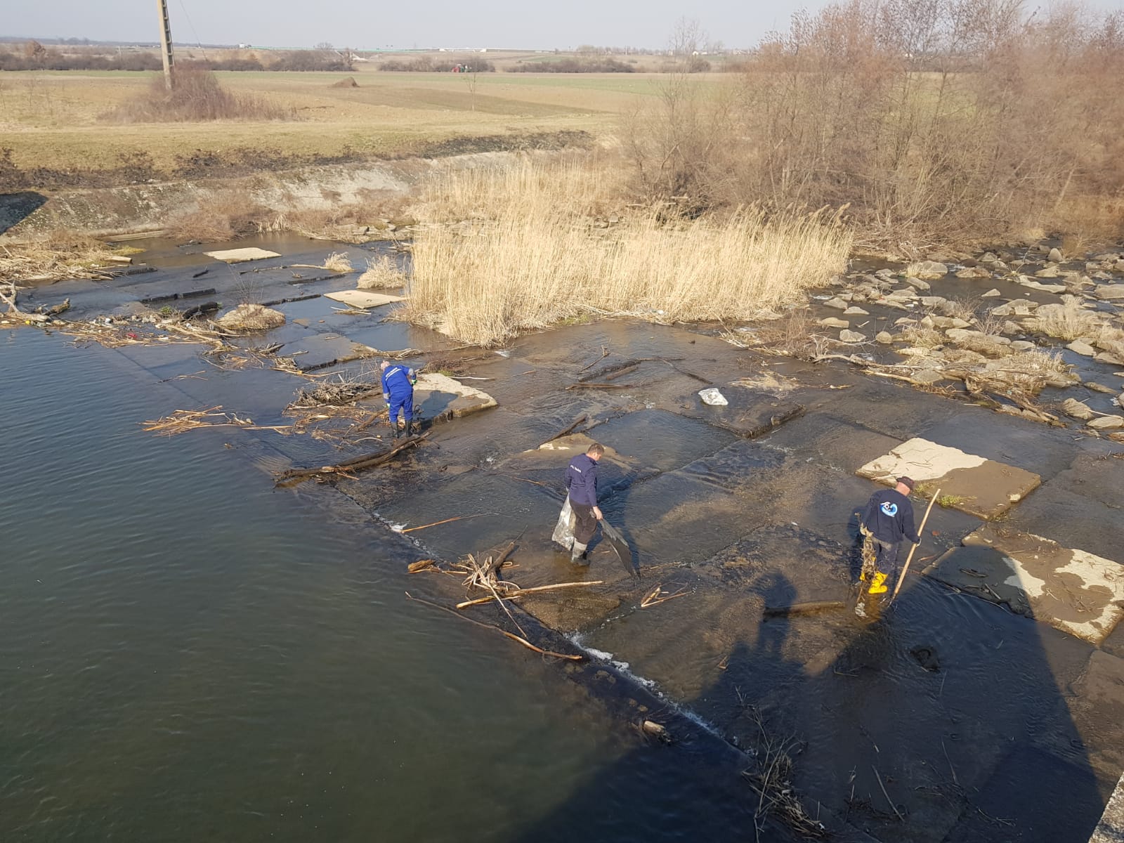 Intervenții de reparații la canalul Barcău: O nouă îmbunătățire a infrastructurii.