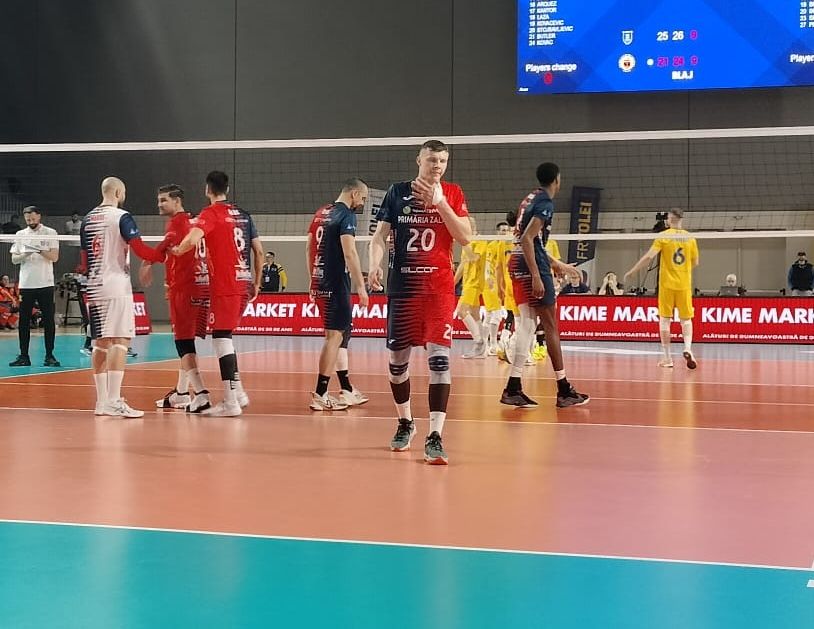 SCM Zalău pierde cu greu în finala Cupei României Jurnaliștii sunt încredințațiști că forța de care au dat dovadă teama îi va ajuta pe jucători să se ridice de pe scenă și să încerce să câștige trofeul în viitor.