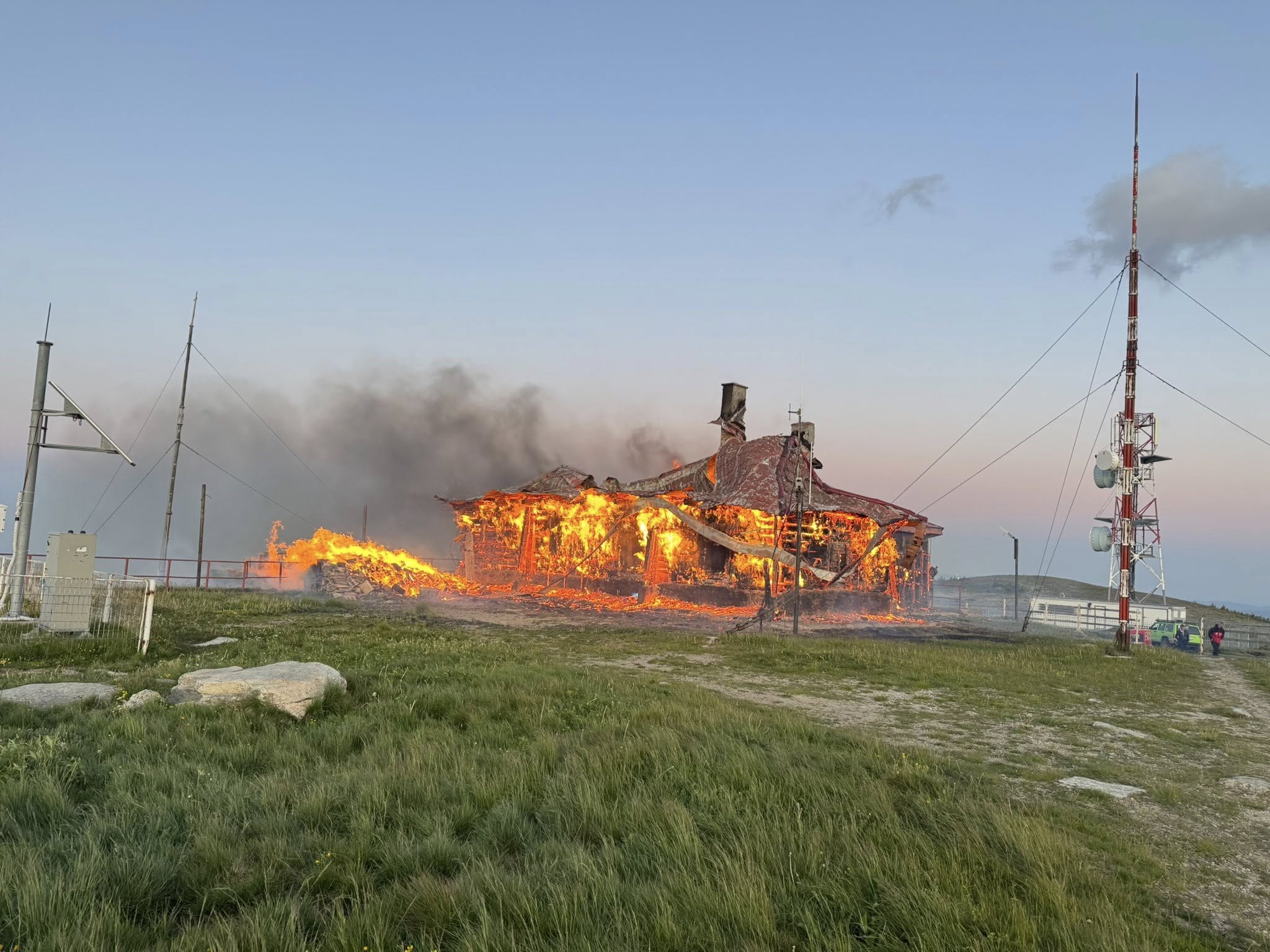 Stația meteorologică, în flăcări: cum a avut loc incendiul surprinzător