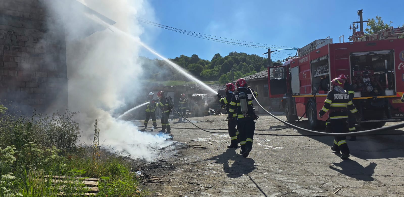 A încercat să curățe terenul prin ardere și a provocat un incendiu de proporții