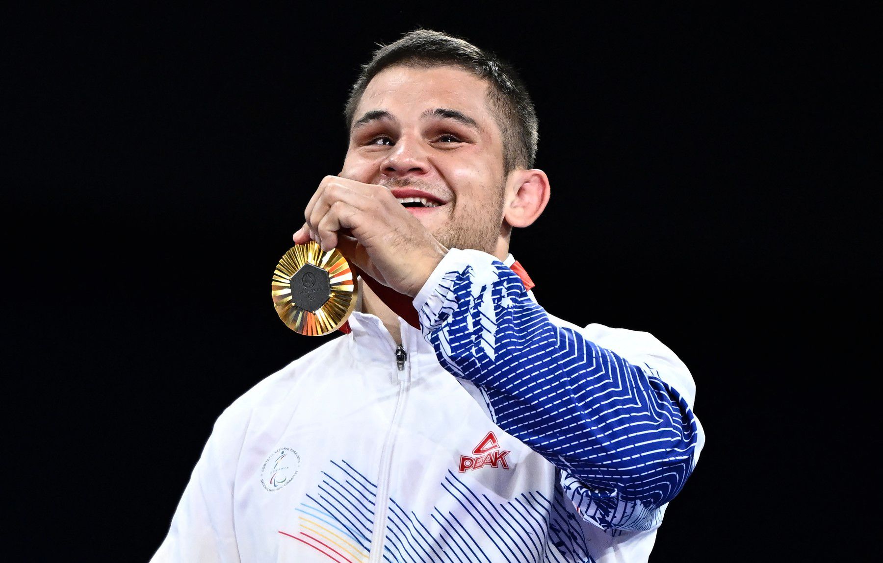 Derșida îl prezintă României pe campionul premiat la Palatul Regal: Alexandru Bologa