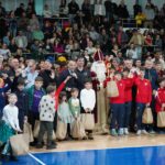 Atmosferă de sărbătoare în Sala Sporturilor. Moșul a venit la copiii de la SCM Zalău
