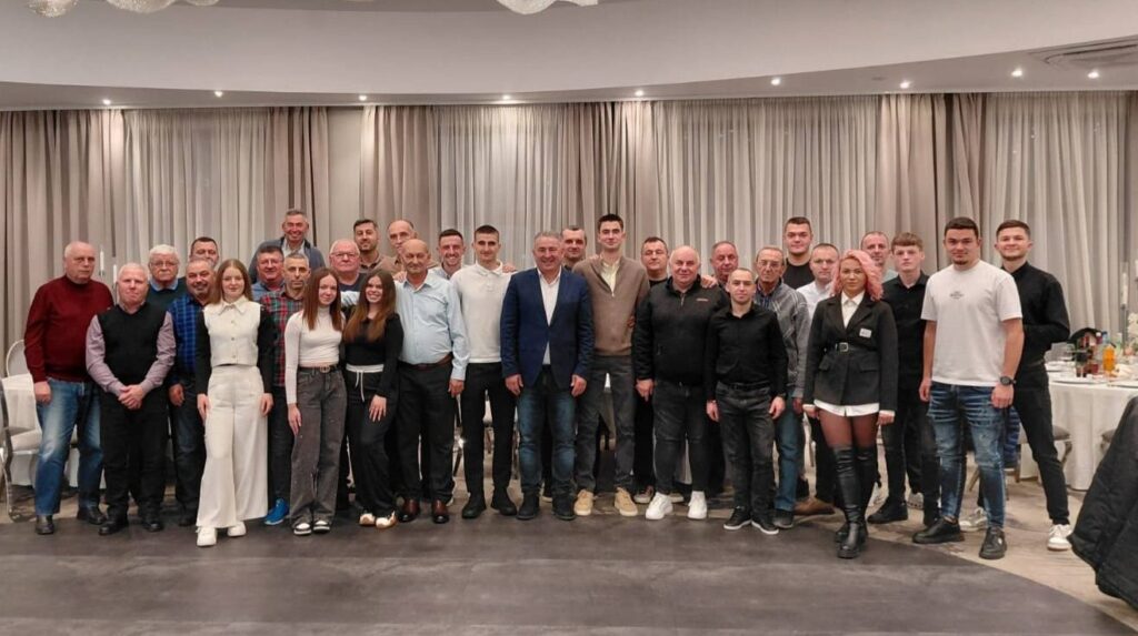 601946947_1208078234757882_5669842090957951528_n