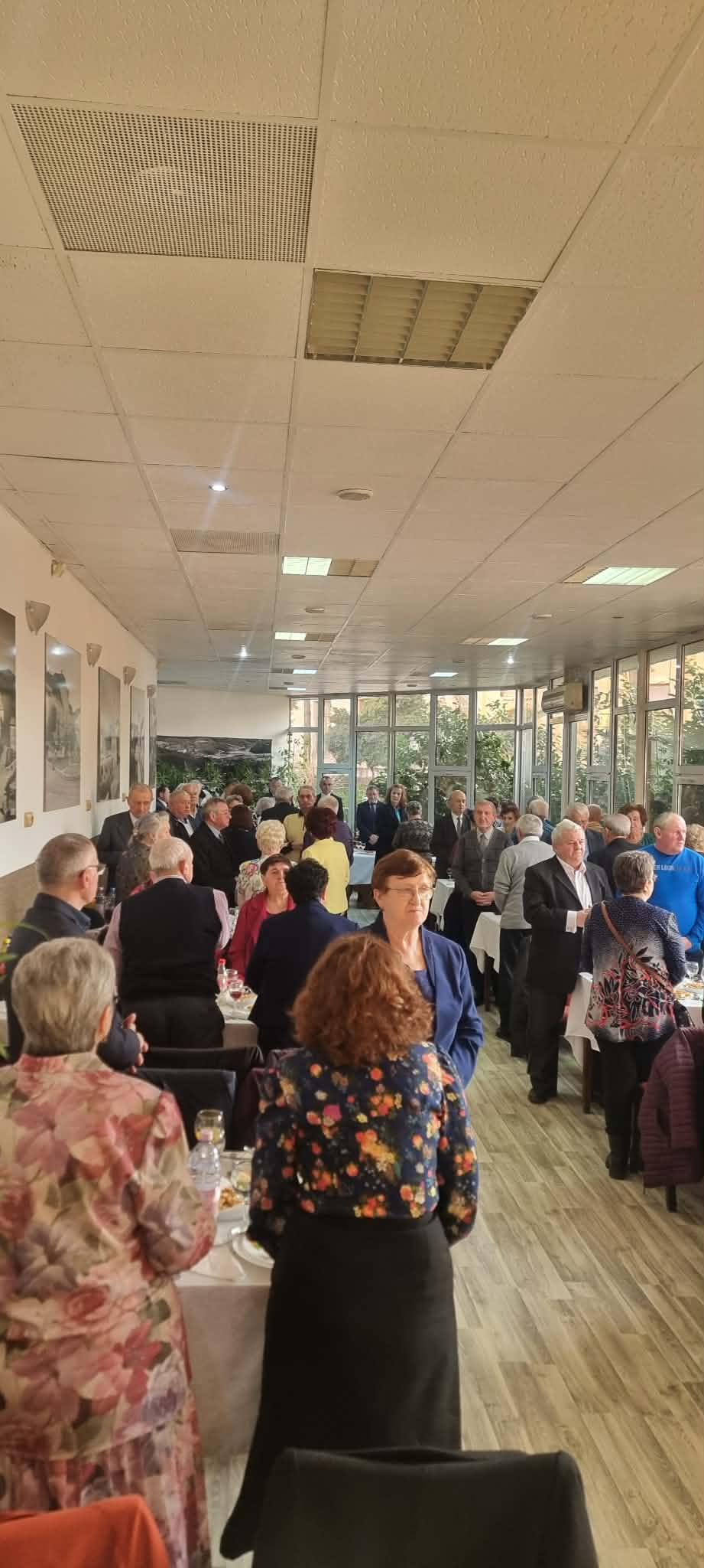 2cb09f25-35a4-42db-af80-1dbf71a40786