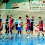 Voleibaliștii joacă pe terenul „lanternei roșii”