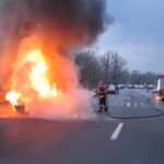 Mașină complet arsă pe Meseș, de la un cablu defect!