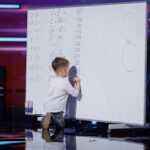 Un copil de 4 ani și jumătate a uimit juriul la „Românii au talent”. Povestea micuțului care face calcule spectaculoase