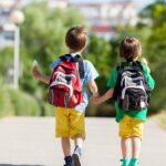 Proiect: alocație mai mică pentru copii, dar mai mare pentru cei care frecventează școala
