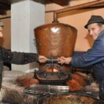 Scutiri de taxe pentru românii care fac țuică acasă