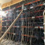 Fermă clandestină de criptomonede, la granița Sălajului! Consuma curent de 1 milion de lei pe lună