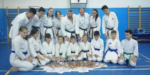 47 de medalii pentru karateka de la CS Dani San la Campionatul National si Cupa României