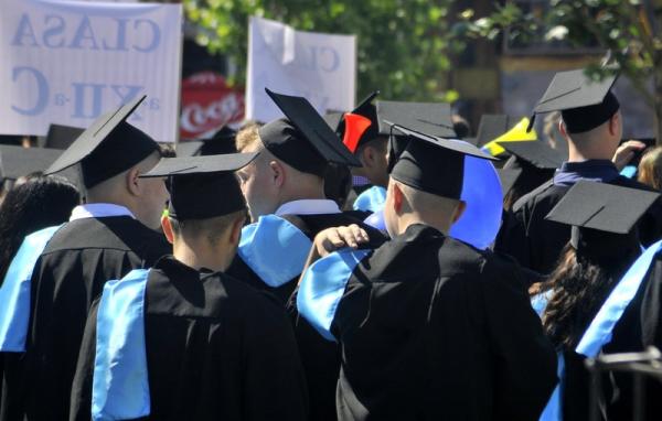 absolventii-promotiei-2019-asteptati-sa-se-inregistreze-la-somaj0_64068