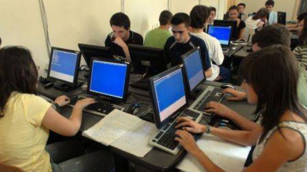 absolventii-salajeni-de-a-xii-a-se-pricep-de-nivel-mediu-la-utilizarea-computerului01_55771