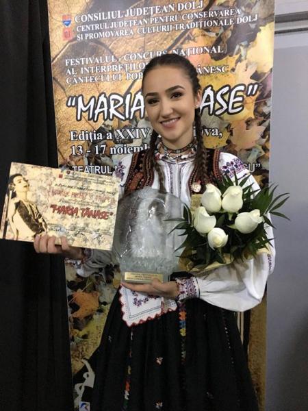 alexandra-chira-o-stea-pe-toate-scenele-muzicii-populare-romanesti0_57706