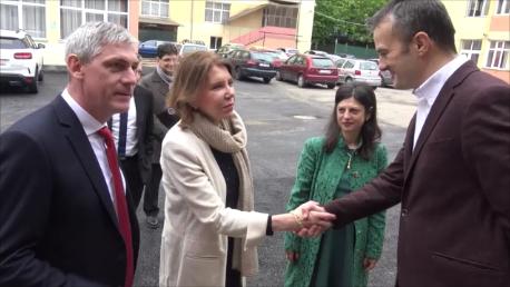 Ambasadorul Frantei, Michèle Ramis,  a fost ieri la Zalau, la inaugurarea  atelierului scolar finantat de Michelin