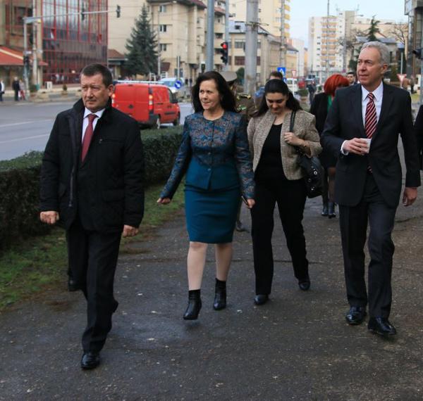 ambasadorul-sua-hans-klemm-i-a-transmis-de-la-zalau-prim-ministrului-vasilica-dancila-ca-vrea-sa-discute-despre-stabilitatea-romaniei0_58598