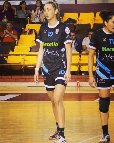 anca-onica-revine-in-romania0_56537