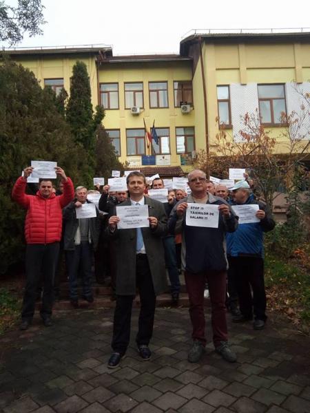 angajatii-apia-salaj-au-protestat-ieri-pentru-ca-pierd-la-salarii-de-la-1-ianuarie02_57656