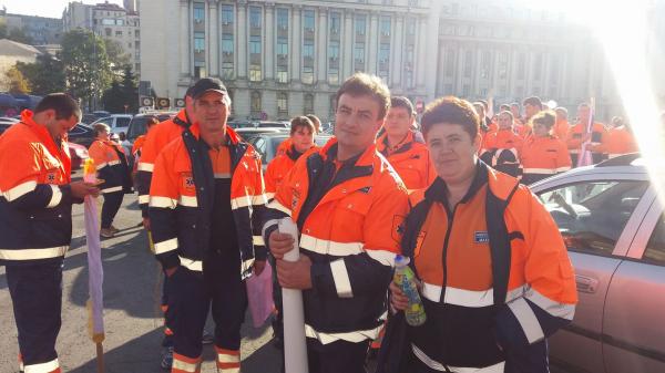 angajatii-din-serviciile-de-ambulanta-protesteaza-la-ministerul-muncii-si-sanatatii1_57178