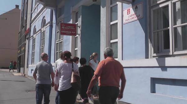 angajatii-primariei-surduc-protesteaza-azi-la-pranz-in-fata-prefecturii-impotriva-psd-istilor07_56410