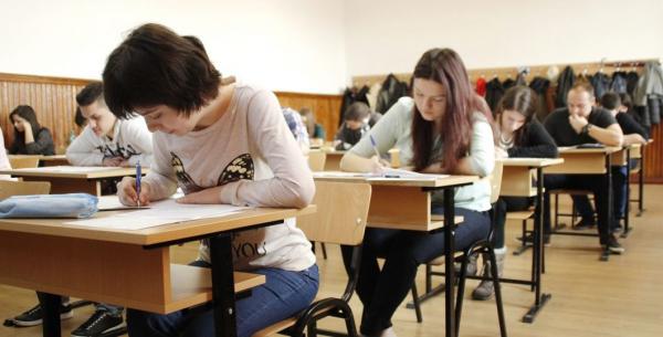 aproximativ-2000-de-elevi-salajeni-sustin-de-azi-probele-orale-la-bac-inainte-sa-fie-absolventi-de-12-clase02_58742