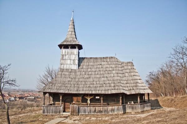 Bani de la Consiliul Judetean pentru doua parohii greco-catolice