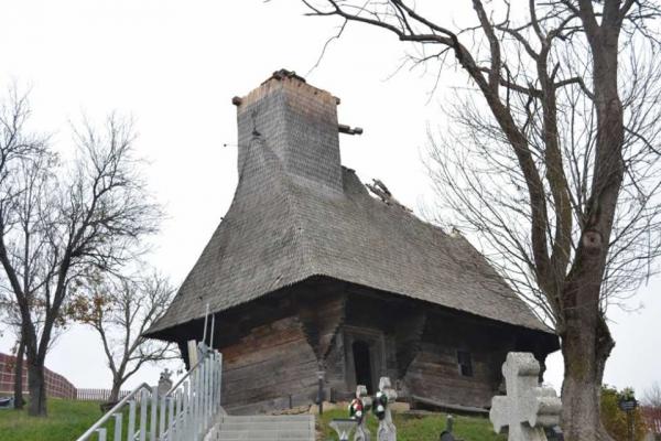 Bani din partea Consiliului Judetean pentru monumentul biserica din lemn din Poarta Salajului