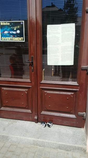 biblioteca-judeteana-scos-ieri-boxele-ca-manelistii-sa-auda-tot-poporul-muzica0_55024