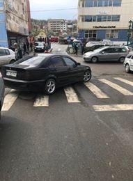 bmw-ul-parcat-de-a-lungul-zebrei210_59578