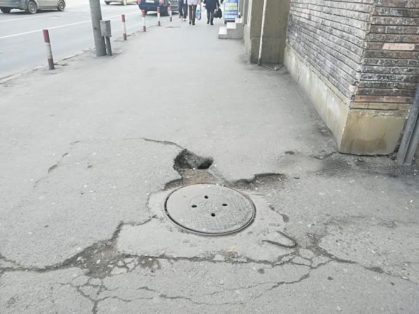 bulevardul-din-zalau-isi-da-in-petic2_58362