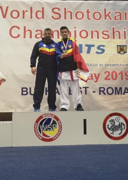 CAMPION MONDIAL LA KARATE SHOTOKAN -ELEV MODEL LA O SCOALA GIMNAZIALA DIN ZALAU