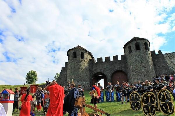 Castrele romane de la Moigrad si Buciumi, dar si Gradina Botanica din Jibou si Muzeul din Zalau vor fi promovate la cele doua festivaluri