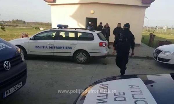 Cati straini (ilegali) traiesc si muncesc (la negru) in Romania si cati au fost repatriati